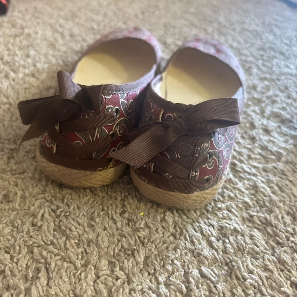 UGG Women's Patterned Espadrille Flats size 8 as new